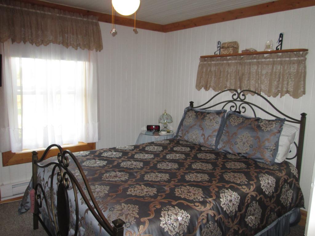 Gite Les Acres Tranquilles B&B Port-Daniel Exterior foto
